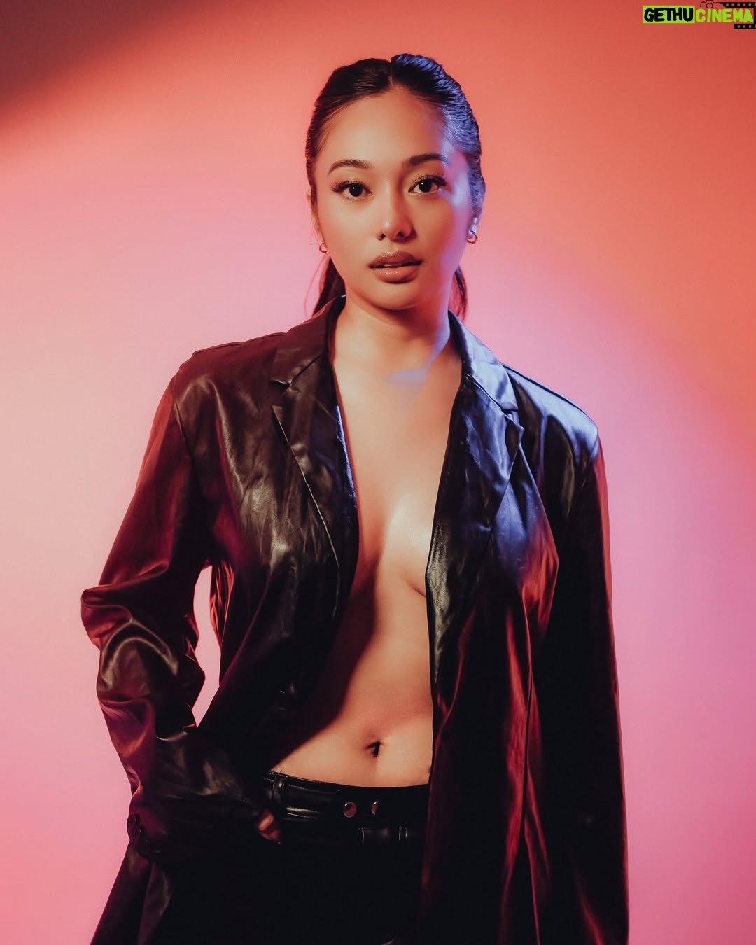 Ava Mendez - 7.6K Likes - @avamendezofficial 

Photographed by @zaire.creatives using @fujifilmphilippines XH-2 with #fujinon 35mm f.28