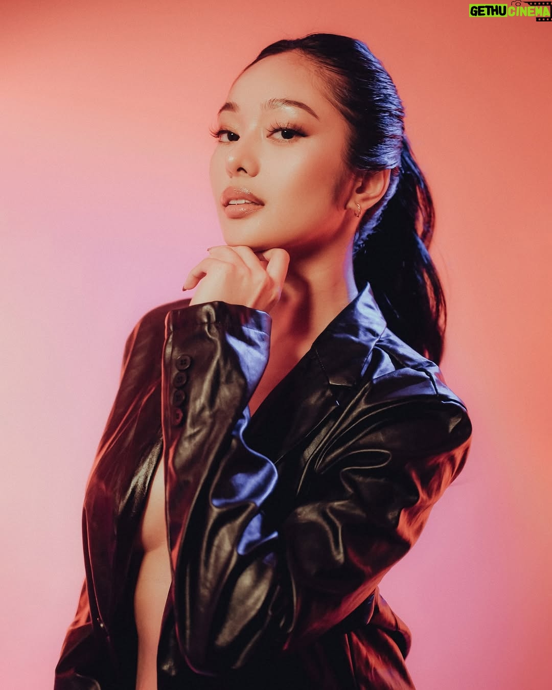 Ava Mendez - 7.6K Likes - @avamendezofficial 

Photographed by @zaire.creatives using @fujifilmphilippines XH-2 with #fujinon 35mm f.28