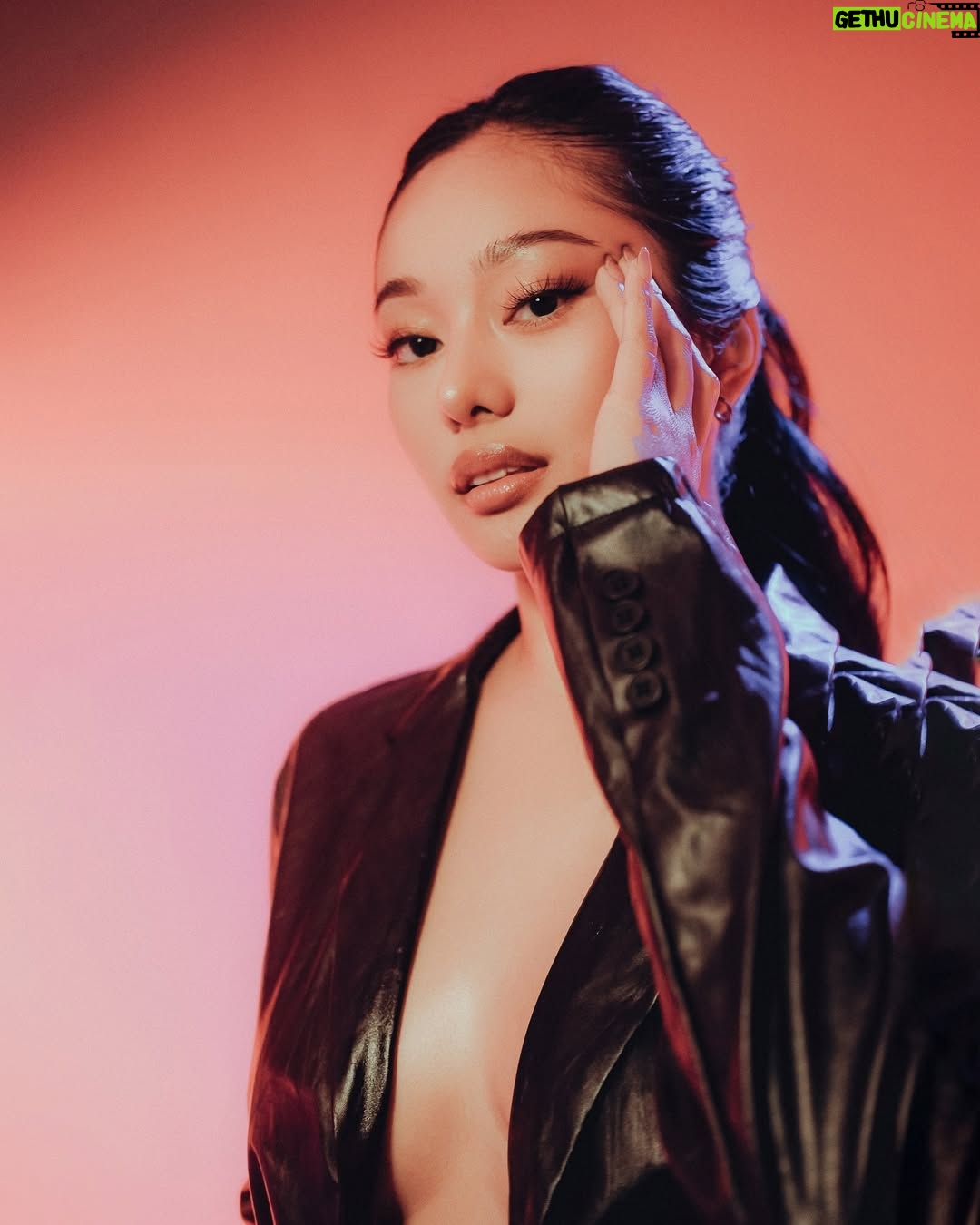 Ava Mendez - 7.6K Likes - @avamendezofficial 

Photographed by @zaire.creatives using @fujifilmphilippines XH-2 with #fujinon 35mm f.28