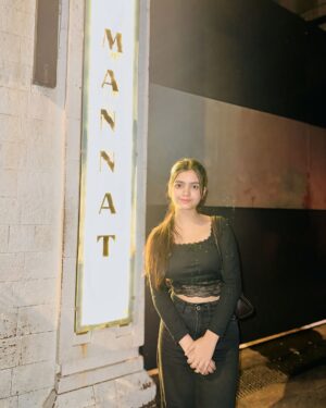 Ayantika Instagram - Ab SRK se Milne ka Intezaar hai🥹❤️
#ayantikasquad #mannat #ayantika #srk #instagood #shahrukhkhan