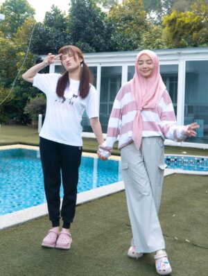Ayda Jebat Instagram - Sayang adik sangat.. maaflah dulu kakak pengkid jap. 🤣 (Masa ni konon-konon jadi umur 17 tahun) haha! Ko ghase!
Jumpa 10 malam kejap lagi Mandul Bukan Pilihan di Astro Ria & Sooka! Tweet tweet kat X okay? 🤍
#MandulBukanPilihan