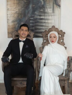 Ayda Jebat Instagram - Dr. HELLhan aka Joker. Dah la sengkek nak kawin pun Farah kena makeupkan, wedding photo amik sendiri. Cepatlah Polis tangkap dia ni! Ada yang akan hilang nyawa… malam ini.. 💔
Sesungguhnya.. shooting ini sangat menyakitkan dan memenatkan.. sebab………………. Nantilah saya cerita.. #mandulbukanpilihan