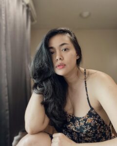 Aye Wutyi Thaung Top 100 Instagram Photos and Posts