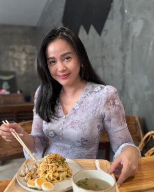 Aye Wutyi Thaung Instagram - In love with food #cravingsatisfied #myanmarfood #ootd