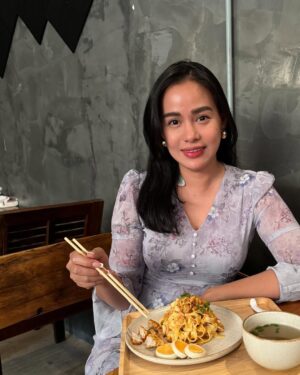 Aye Wutyi Thaung Instagram - In love with food #cravingsatisfied #myanmarfood #ootd