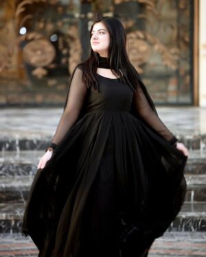 Ayesha Pervez Instagram - Shopping rule : If its not black put it back šš
š @anabiyawear199
