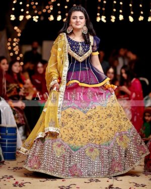 Ayesha Pervez Instagram - Tere ishq mai khud hi se rootha mai š„š§æ
.
.
.
.
.
.
.
.
.
.
@amna_ajmal.official
@ameeraliproduction
@amnaajmal_salon6
@iqrakundanjewellery