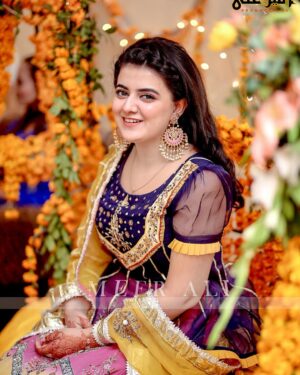Ayesha Pervez Instagram - Tere ishq mai khud hi se rootha mai š„š§æ
.
.
.
.
.
.
.
.
.
.
@amna_ajmal.official
@ameeraliproduction
@amnaajmal_salon6
@iqrakundanjewellery