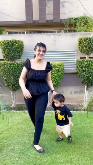 Ayesha Pervez Instagram - We’re having a Kids clothes sale so don’t miss out! This is your chance to grab stylish outfits for your little one on discounted rates. Score a flat 30% discount on their Eid collection Visit @_kiddos.pk or shop at 
www.kiddos.pk.com