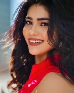 Ayra Bansal Instagram - I believe in myself.My first success! That is it!
#ayrabansal #style #instalike #newpost #virałpost
Style by @ayraaartii
Photography @avmediaworld
Wearing @zara