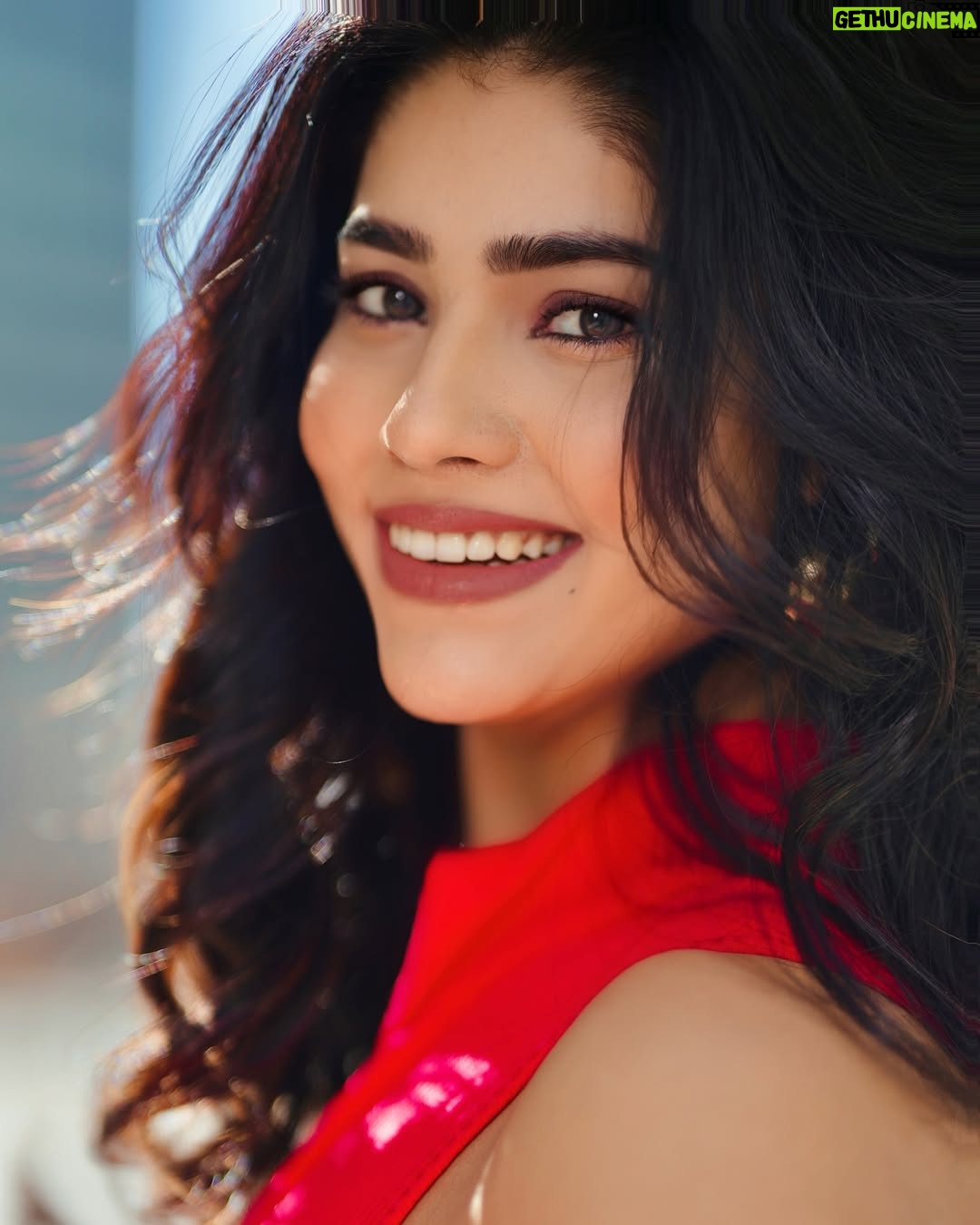 Ayra Bansal - 97.4K Likes - I believe in myself.My first success! That is it! 
#ayrabansal #style #instalike #newpost #virałpost 
Style by @ayraaartii 
Photography @avmediaworld 
Wearing  @zara