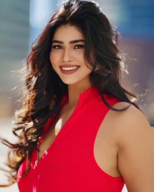 Ayra Bansal Instagram - I believe in myself.My first success! That is it!
#ayrabansal #style #instalike #newpost #virałpost
Style by @ayraaartii
Photography @avmediaworld
Wearing @zara