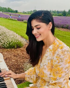 Ayra Bansal Instagram - Fields of lavender and endless serenity. 
.
.
#ayrabansal #kelsolavender #newpost #canadatoronto🇨🇦
