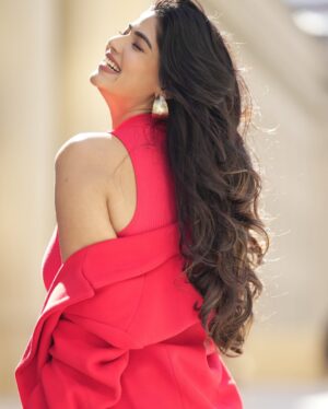 Ayra Bansal Instagram - I believe in myself.My first success! That is it!
#ayrabansal #style #instalike #newpost #virałpost
Style by @ayraaartii
Photography @avmediaworld
Wearing @zara