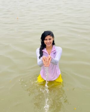 Ayra Bansal Instagram - A once-in-a-lifetime experience! Immersing myself in the spiritual splendor of Mahakumbh Mela in Prayagraj. The Maha Kumbh is a form of Poorna Kumbh which is held once in 144 years. Words fall short to describe the feeling of taking a holy dip at the Triveni Sangam during the Mahakumbh . Standing at the confluence of the Ganga, Yamuna, and Saraswati, I felt an indescribable sense of peace and gratitude, as if the sacred waters were washing away not just physical impurities but every worry and burden within.
This is more than a tradition; it’s a spiritual awakening, a moment where you connect with the divine and with yourself. I could feel the energy of countless devotees all united by faith and hope, which made the experience even more powerful.
I am so grateful to be a part of this incredible journey, surrounded by the beauty of our culture and spirituality. This snan has left me feeling rejuvenated, humbled, and more connected to my roots than ever before.

#MahakumbhJourney #TriveniSangam #HolySnan
#FaithAndDevotion #SacredWaters #SpiritualVibes
#JourneyToDivinity #SoulCleansing
#KumbhMela #Prayagraj #SpiritualAwakening#MahakumbhMela#GangesRiver#SpiritualJourney#KumbhMela #SpiritualGrowth#MahakumbhMela #Prayagraj #FestivalVibes #ayrabansal #newpost #prayagraj2025