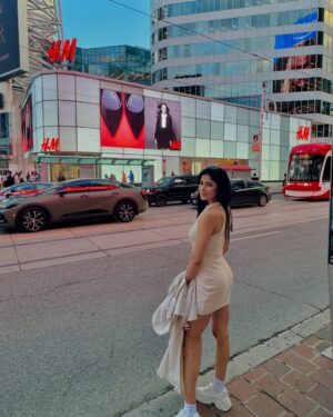 Ayra Bansal Instagram - Chasing dreams and making memories…… 
📸 @nitesh00280 
.
#ayrabansal #treveling #toronto_insta #canada #ayrastar #trending #newpost