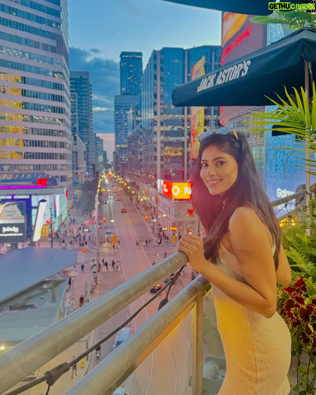 Ayra Bansal - 60.2K Likes - Chasing dreams and making memories…… 
📸 @nitesh00280 
.
#ayrabansal #treveling #toronto_insta #canada #ayrastar #trending #newpost