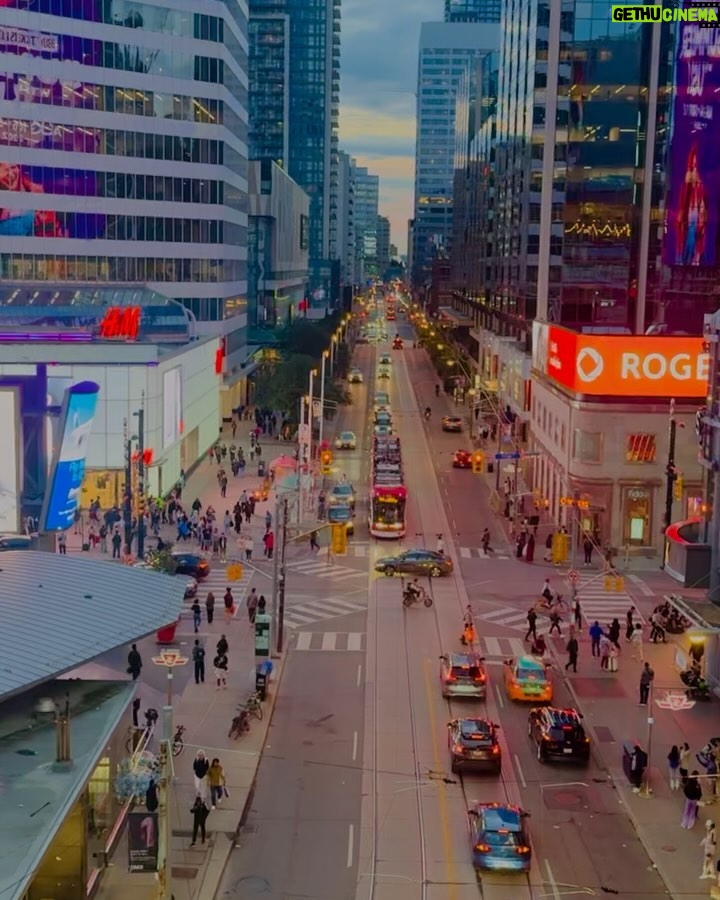Ayra Bansal - 60.2K Likes - Chasing dreams and making memories…… 
📸 @nitesh00280 
.
#ayrabansal #treveling #toronto_insta #canada #ayrastar #trending #newpost