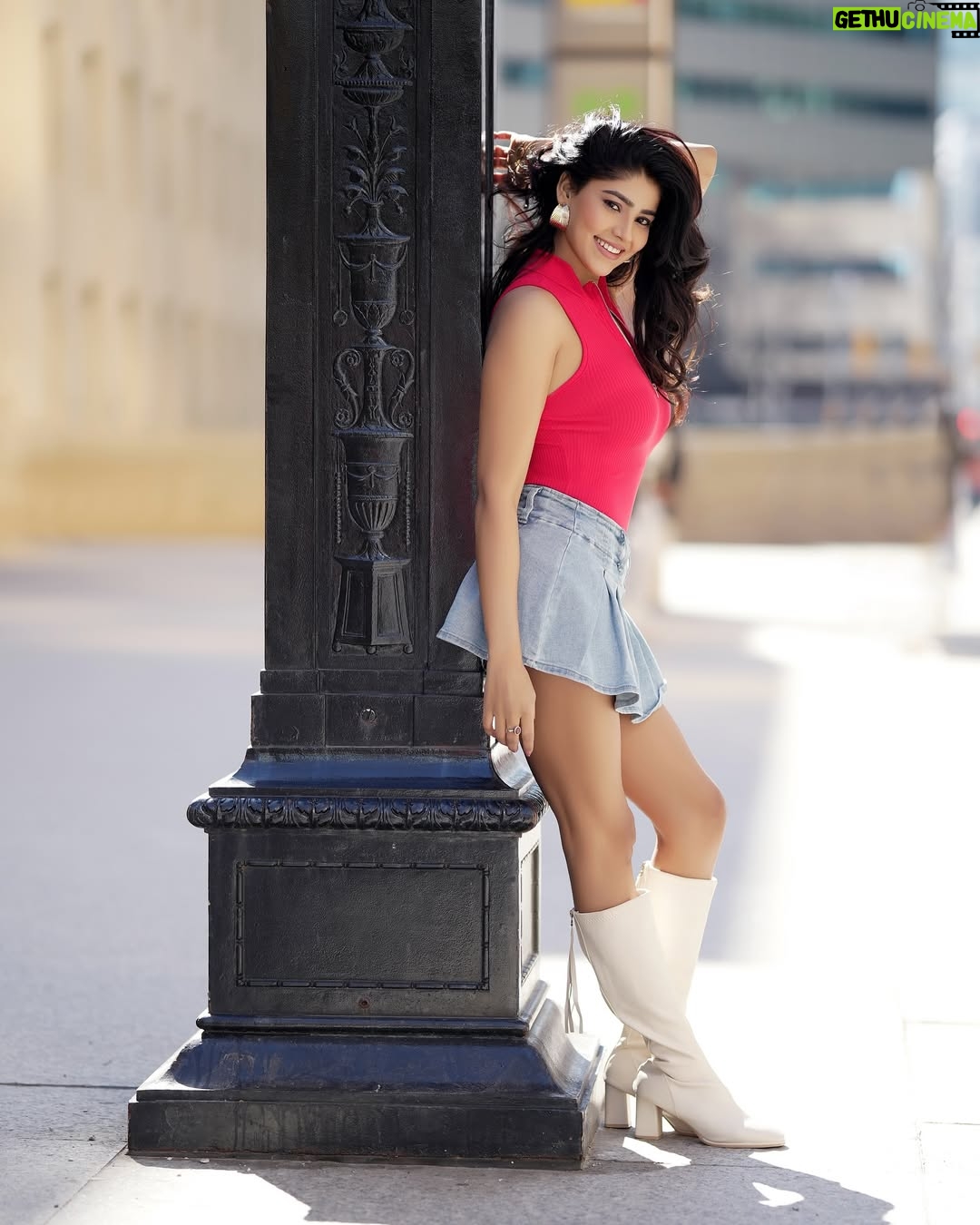 Ayra Bansal - 92.6K Likes - Forever grateful 💫
Stylish by @ayraaartii 
wearing @ayraaartii 
Photography @avmediaworld 
#ayrabansal #streetstyle #stylish #instagram #photoshoot