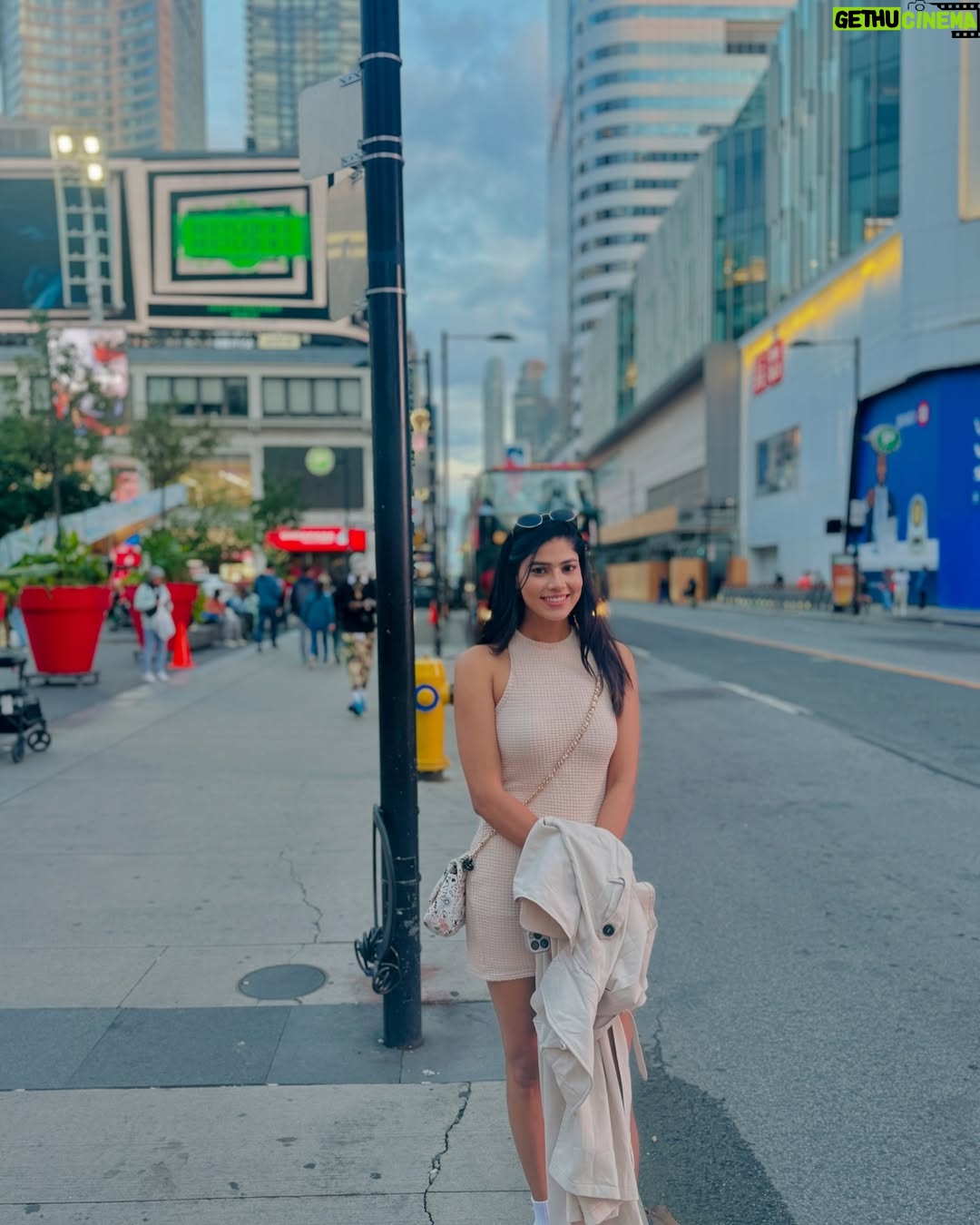 Ayra Bansal - 60.2K Likes - Chasing dreams and making memories…… 
📸 @nitesh00280 
.
#ayrabansal #treveling #toronto_insta #canada #ayrastar #trending #newpost