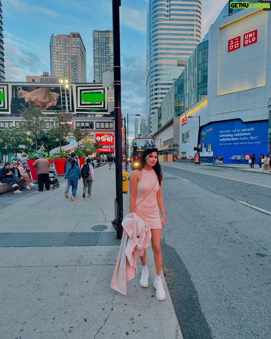 Ayra Bansal - 60.2K Likes - Chasing dreams and making memories…… 
📸 @nitesh00280 
.
#ayrabansal #treveling #toronto_insta #canada #ayrastar #trending #newpost