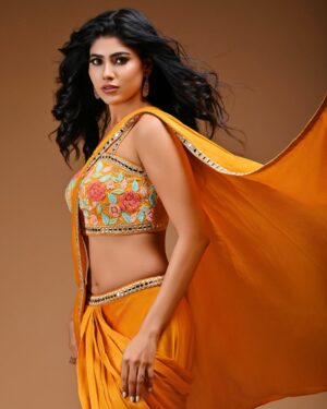 Ayra Bansal Instagram - “Grace wrapped in six yards of elegance ✨
Photography; @mannitmani
Makeup & hair; @makeupby_nistha
Styled by ; @ayra_star123
#SareeNotSorry #TimelessTradition #ayrabansal #instagood