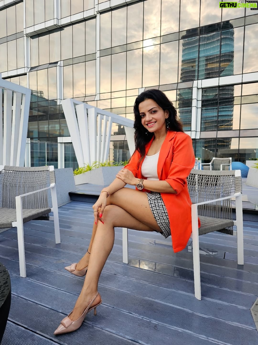 Ayra Sharma - 3 Likes - Waiting for my black ☕️!!!!

#srilanka