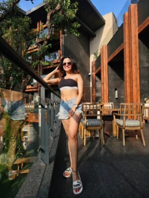 Ayra Sharma Instagram - If "Single and Happy" has a face 😋😍