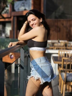 Ayra Sharma Instagram - If "Single and Happy" has a face 😋😍