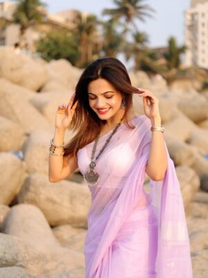 Ayra Sharma Instagram - Bas itne kareeb raho..baat na bhi ho toh doori na lage 💞
