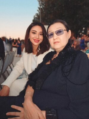 Aysanem Yusupova Instagram - #samarqand 😇