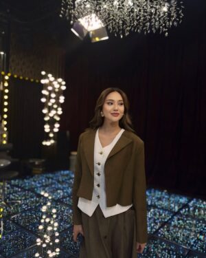 Aysanem Yusupova Instagram - Hechqachon boshqalar haqida yomon siz haqizda yaxshi gapiradiganlarga quloq solmang, ulardan uzoqlashing!