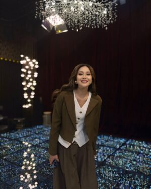 Aysanem Yusupova Instagram - Hechqachon boshqalar haqida yomon siz haqizda yaxshi gapiradiganlarga quloq solmang, ulardan uzoqlashing!