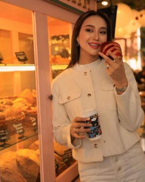 Aysanem Yusupova Instagram - Senga xayrli bolmagan inson seni hotirjam hayotingdan olib parcha parcha qiladi
Senga hayrli inson esa parcha parcha holatingdan topib hotirjam hayot bag’ishlaydi! Shunday emasmi siz nima deysiz?