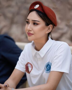 Aysanem Yusupova Instagram - Qalbimda shijoat shaxdim bor mening
Yurtimga sadoqat ahdim bor mening
Agar bir kuningga yarolsam vatan
Bag’ringda adosiz baxtim bor mening🇺🇿
#milliygvardiya