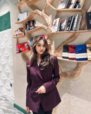 Aysanem Yusupova Instagram - Menga qaysi kitobni tavsiya qilasiz?
Ha aytgancha Sizham kitob oqishni yaxshi korasizmi?