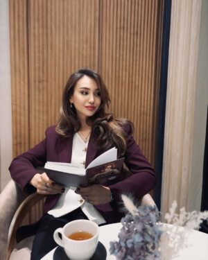 Aysanem Yusupova Instagram - Menga qaysi kitobni tavsiya qilasiz?
Ha aytgancha Sizham kitob oqishni yaxshi korasizmi?