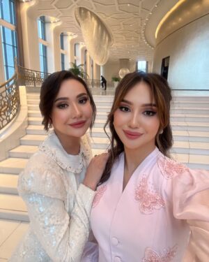 Aysanem Yusupova Instagram - Bayram muborak bolsin gozallarim🌷