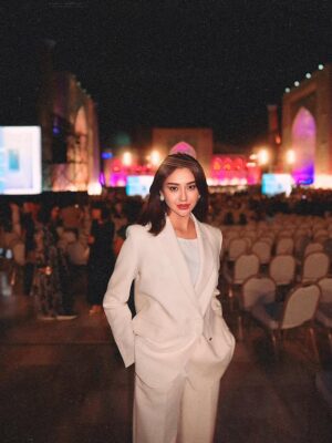 Aysanem Yusupova Instagram - #samarqand 😇