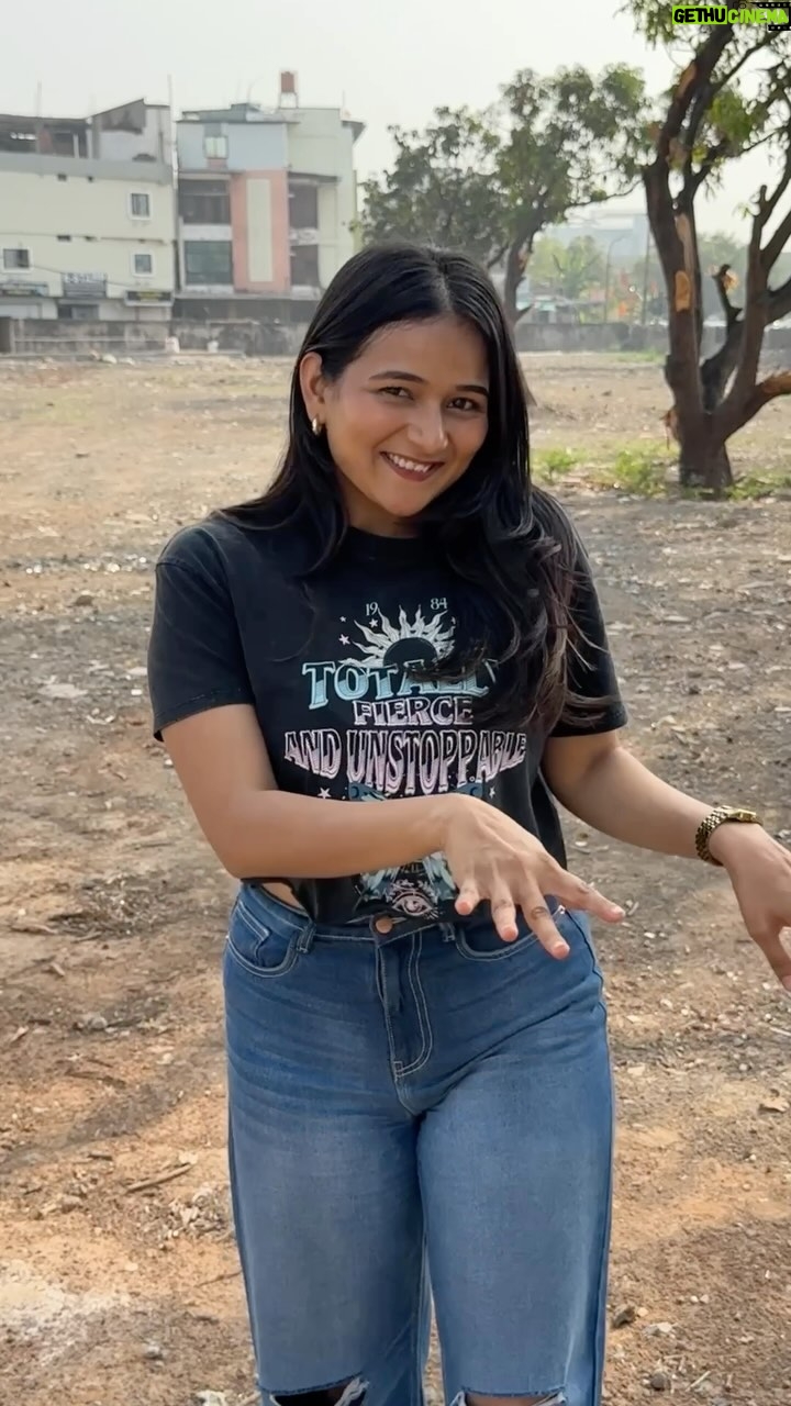 Ayushi Shukla - 424.8K Likes - Trend k chakkar me pit gyi 🫠