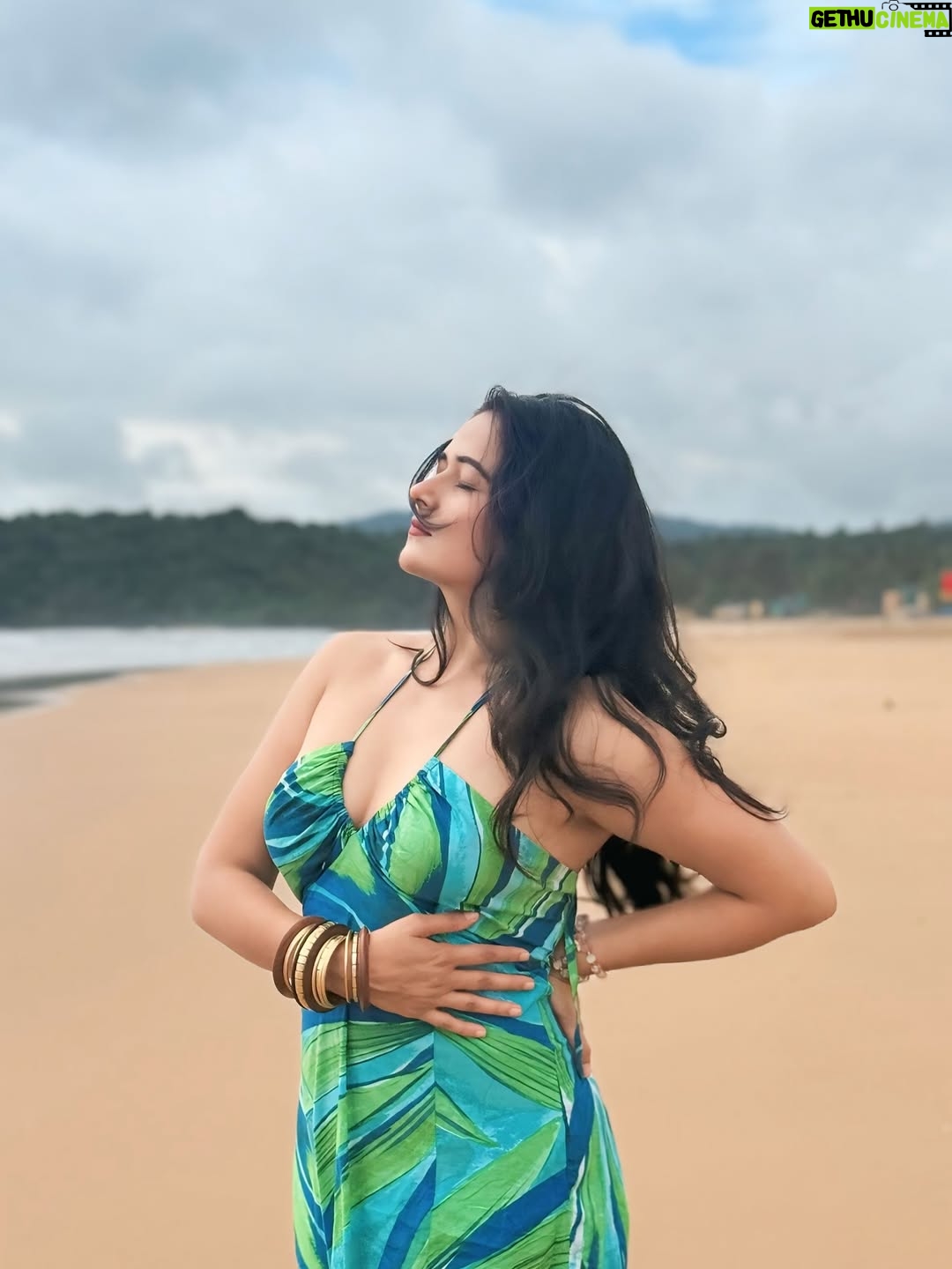 Ayushi Shukla - 45.5K Likes - Goa is vibe 🫶