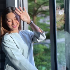 Azar Azmi Instagram - Whatever what they said,
Be nice
Be kind
Be you
People talking behind you,
Because their position always behind you 😉
Love you
@snowybyazarazmi
@snowybakeree
@pristineimprint
#kautungguakudatang
#donthatespreadlove