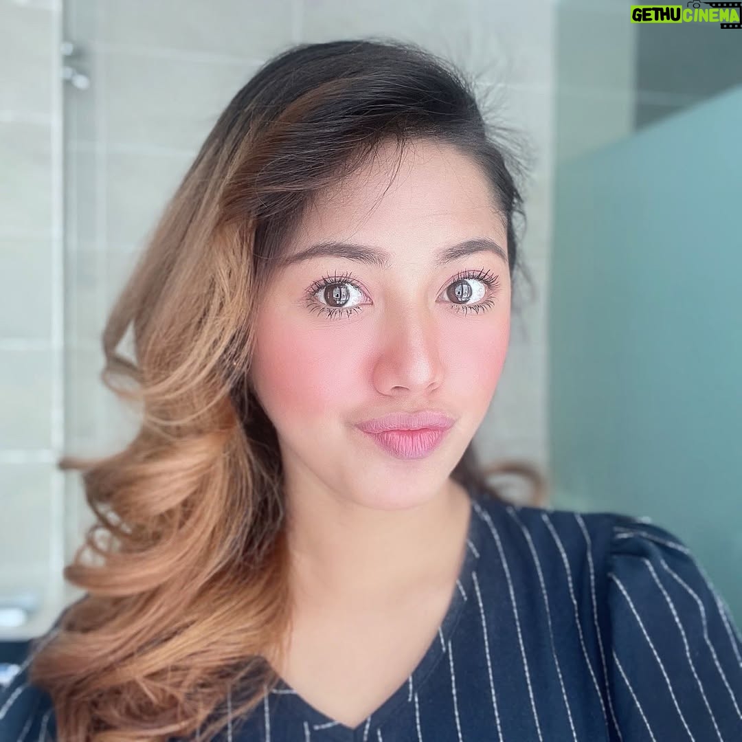Azar Azmi - 4.6K Likes - Penggunaan susuk adalah perkara wajib diabad ini…
Maka ingin saya ingatkan,
Pakai susuk xboley makan satay🤣🤟🏻

Swipe left,
Saya reveal susuk saya…
Janji tak de rahsia…
Saya mengaku 😉
.
.
.
#kautungguakudatang
#donthatespreadlove #kepalahotakkau #susukmge

@snowybyazarazmi 
@snowybakeree 
@pristineimprint