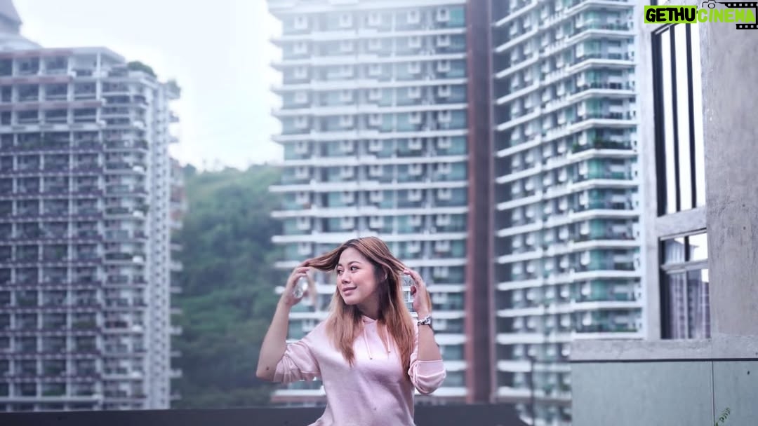 Azar Azmi - 2.7K Likes - The beauty of life
And good health lead us to
Positive things in every angle…

Beauty of confident
Living in good health
Stay away from crowded place
The omicron transformers is everywhere 😂
#snowysanitizer first
😘

Be kind
Be true
Be you

@snowybyazarazmi 
@snowybakeree 
@azarazmicosmeticshq 

#kautungguakudatang
#donthatespreadlove
#snowybyazarazmi
#snowybakeree