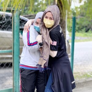 Azar Azmi Instagram - Tiada apa yang kami inginkan melainkan berkongsi kegembiraan dengan serba sedikit yang kami ada bersama.
Allahuakbar, kau yang maha mengetahui, kau permudahkanlah segala urusan kami. Ameen ya rabb…
Setiap pembelian #snowysanitizer #mge #moistureglowessence
Setiap items RM1.00 akan didonate sepanjang misi yang Azar jalan ini.
Insyaallah i’ll work harder for my next mission ( cannot say anything yet bout it ) but doa saya. Insyaallah.
Next week doakan untuk
Selangor
Negeri Sembilan
Pahang
لَا حَوْلَ وَلَا قُوَّةَ إِلَّا بِاللهِ العَلِيِّ العَظِيْمِ
Saluran Sumbangan
Maybank
155015128712
Azar Azmi
@_snowyfamily_
@snowybyazarazmi
0133662616
@pristineimprint
#kautungguakudatang
#donthatespreadlove
#snowysanitizer
#moistureglowessence
#azarazmi
#snowybyazarazmi