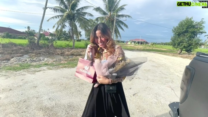 Azar Azmi - 18.2K Likes - Untuk siapa ni?
.
.
.
@snowybyazarazmi 
@snowybakeree 
.
#kautungguakudatang
#donthatespresdlove
#snowysanitizer
#moistureglowessence
#snowybakeeree
#snowyfamily