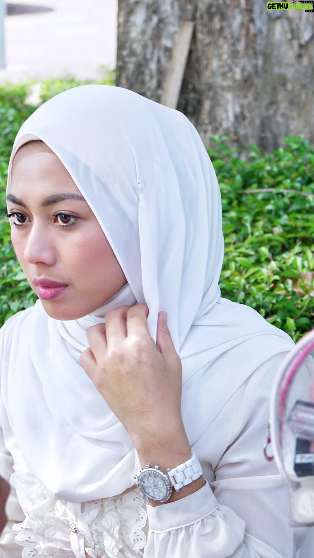 Azar Azmi - 6.7K Likes - .
Final week

Dalam mana2 scene mesti ada gelak,
Sedih ke heavy ke apa ke…
Mesti ada pak lawak…
Aku tak paham 🤣😂🤣
.
.
.
#deritauntukbahagia
@snowybyazarazmi 
@pristineimprint 
@_snowyfamily_
#kautungguakudatang
#donthatespreadlove