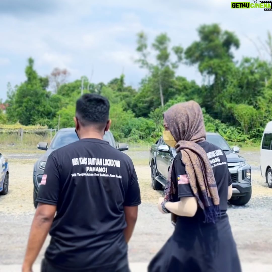 Azar Azmi - 12.7K Likes - Tiada apa yang kami inginkan melainkan berkongsi kegembiraan dengan serba sedikit yang kami ada bersama.

Allahuakbar, kau yang maha mengetahui, kau permudahkanlah segala urusan kami. Ameen ya rabb…

Setiap pembelian #snowysanitizer #mge #moistureglowessence
Setiap items RM1.00 akan didonate sepanjang misi yang Azar jalan ini.
Insyaallah i’ll work harder for my next mission ( cannot say anything yet bout it ) but doa saya. Insyaallah.

Next week doakan  untuk
Selangor
Negeri Sembilan
Pahang

 لَا حَوْلَ وَلَا قُوَّةَ إِلَّا بِاللهِ العَلِيِّ العَظِيْمِ

Saluran Sumbangan
Maybank
155015128712
Azar Azmi

@_snowyfamily_
@snowybyazarazmi 
0133662616
@pristineimprint 

#kautungguakudatang
#donthatespreadlove 
#snowysanitizer
#moistureglowessence 
#azarazmi
#snowybyazarazmi