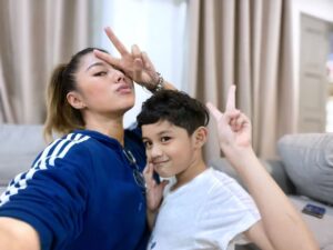 Azar Azmi Instagram - Ma boy surprise egg
Mamiya yove aqyl 😘
.
.
.
@snowybakeree
@snowybyazarazmi
@azarazmicosmeticshq
#donthatespreadlove
#kautungguakudatang