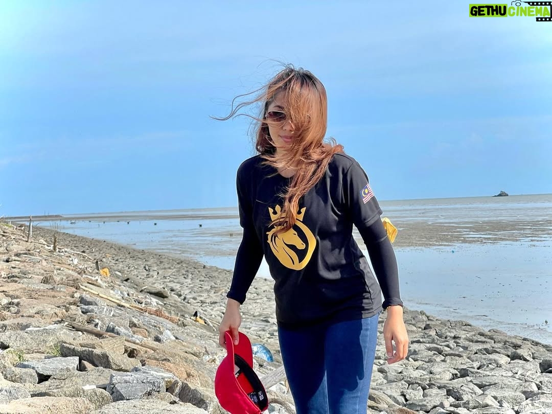 Azar Azmi - 3.8K Likes - Just smile for me,
And let the day begin,
Sometimes you just know
its time to START SOMETHING NEW
and trust the magic of
NEW BEGINNING 

NEW JOURNEY 
@snowybakeree 

Forever 
@snowybyazarazmi 

Heart with
@pristineimprint 

#KAUTUNGGUAKUDATANG
#donthatespreadlove